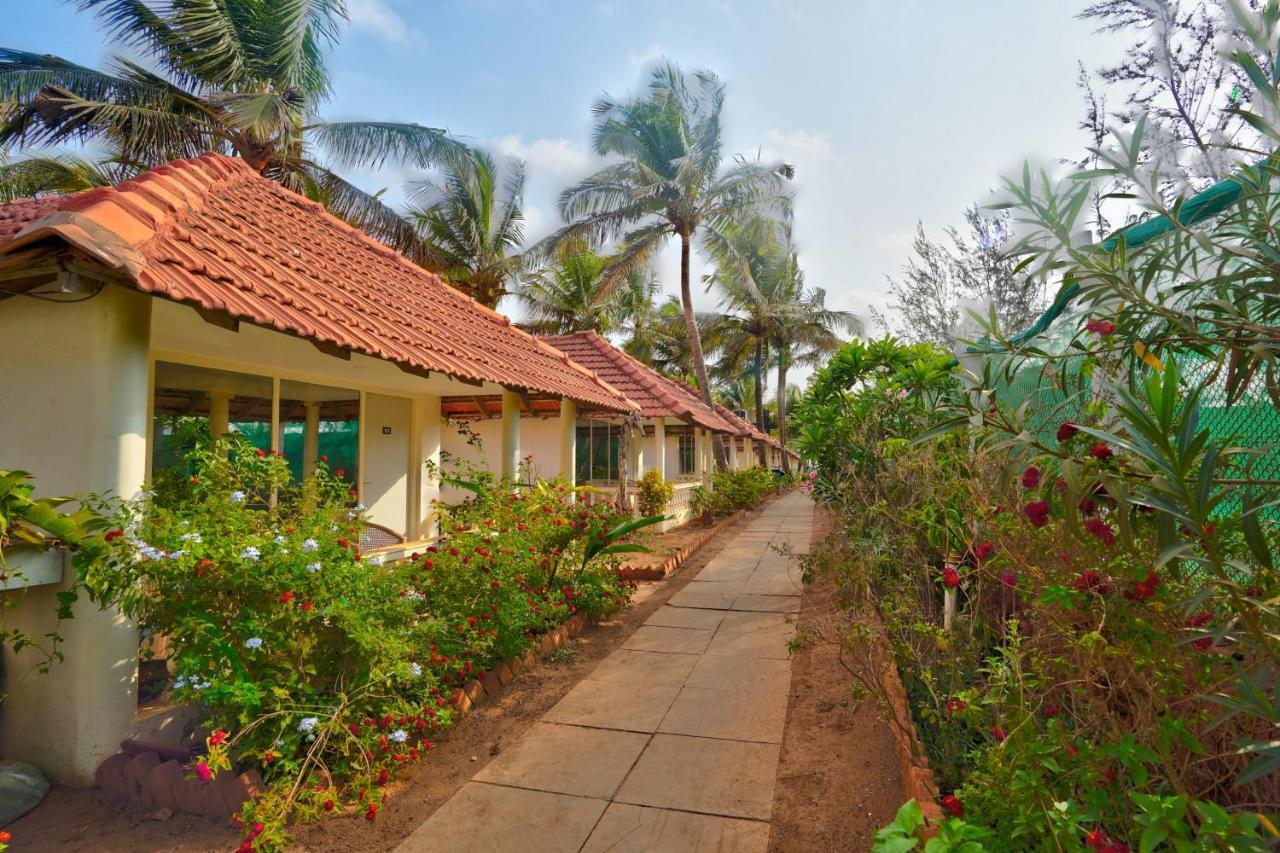 Morjim Holiday Beach Resort エクステリア 写真