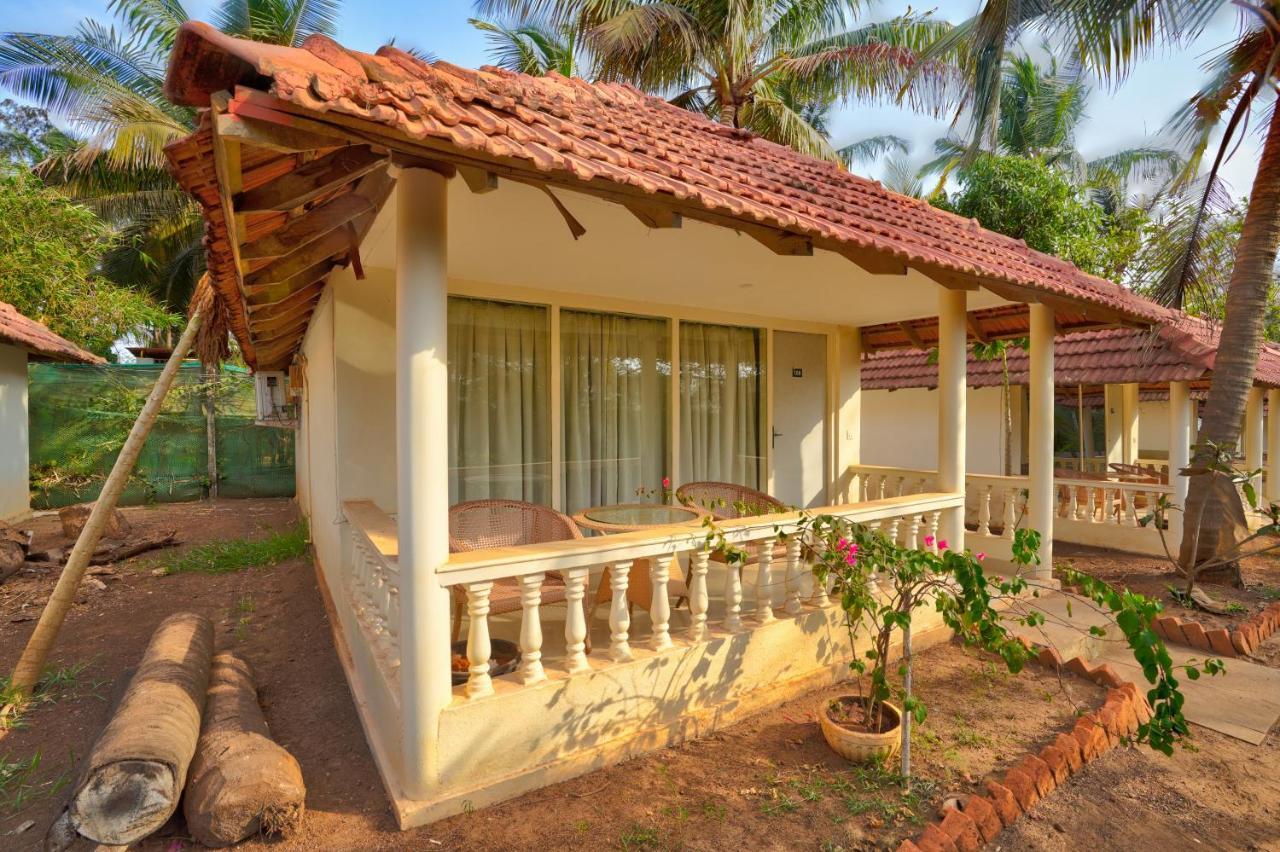 Morjim Holiday Beach Resort エクステリア 写真