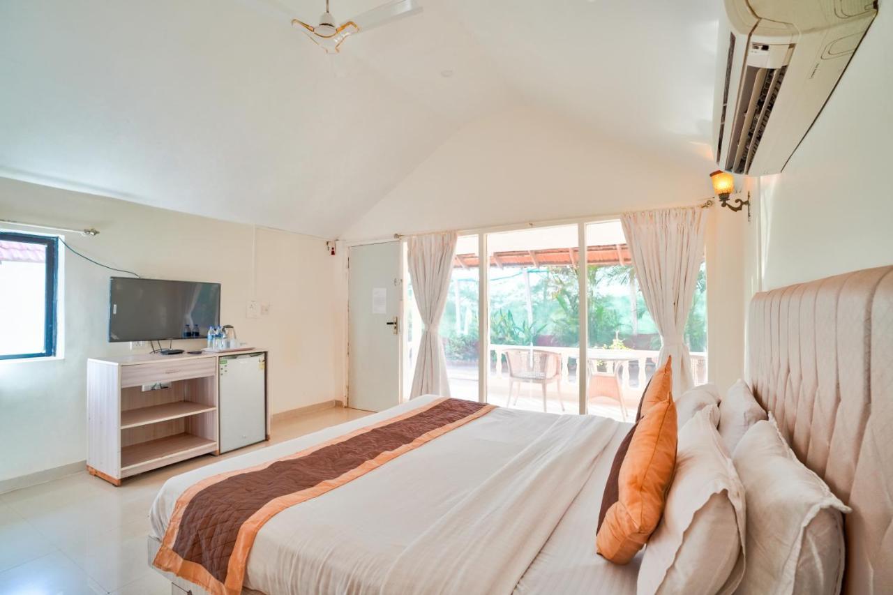 Morjim Holiday Beach Resort エクステリア 写真